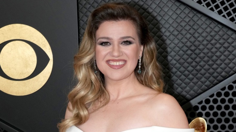Kelly Clarkson on the red carpet